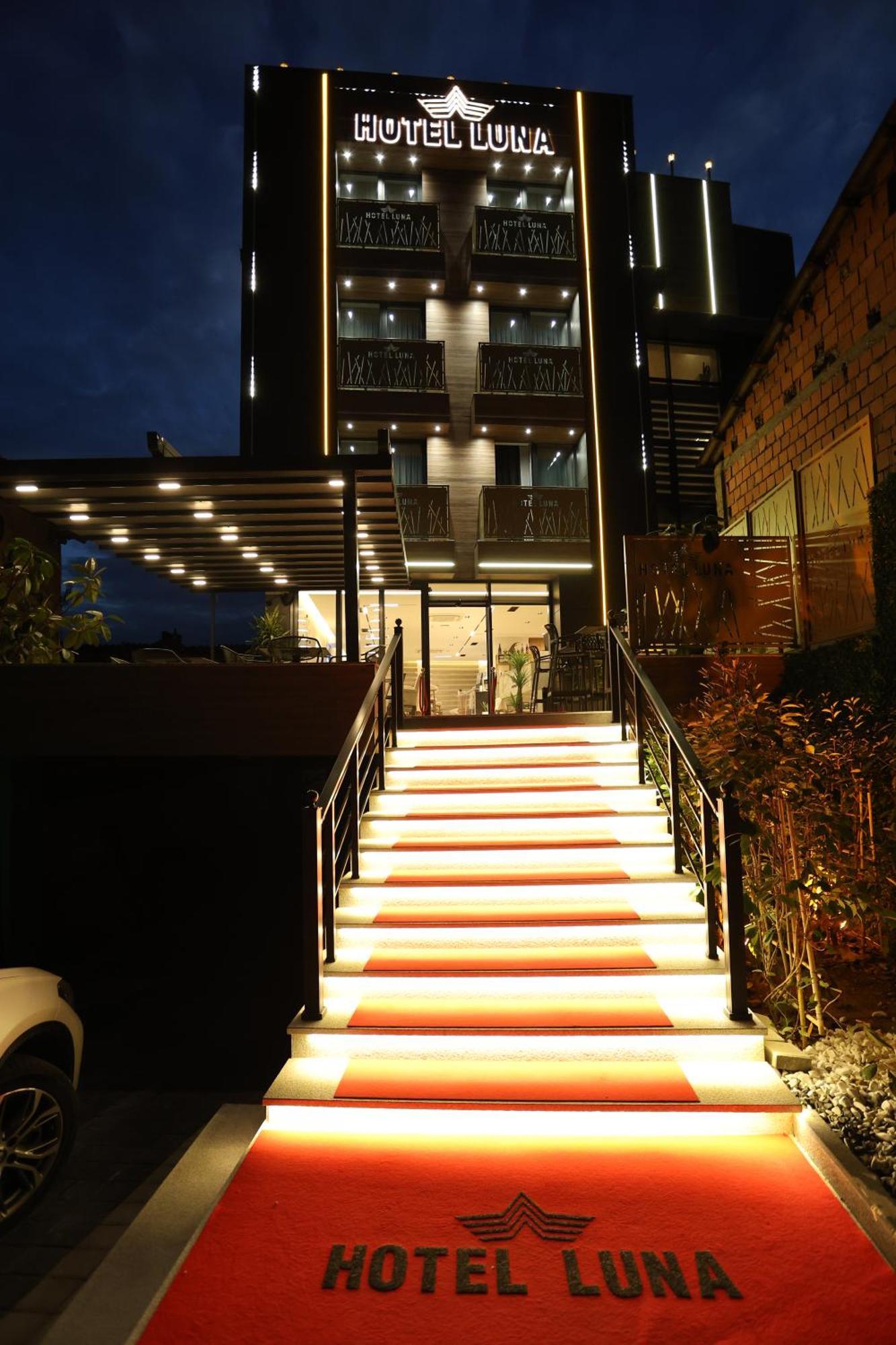 Hotel Luna Призрен Экстерьер фото