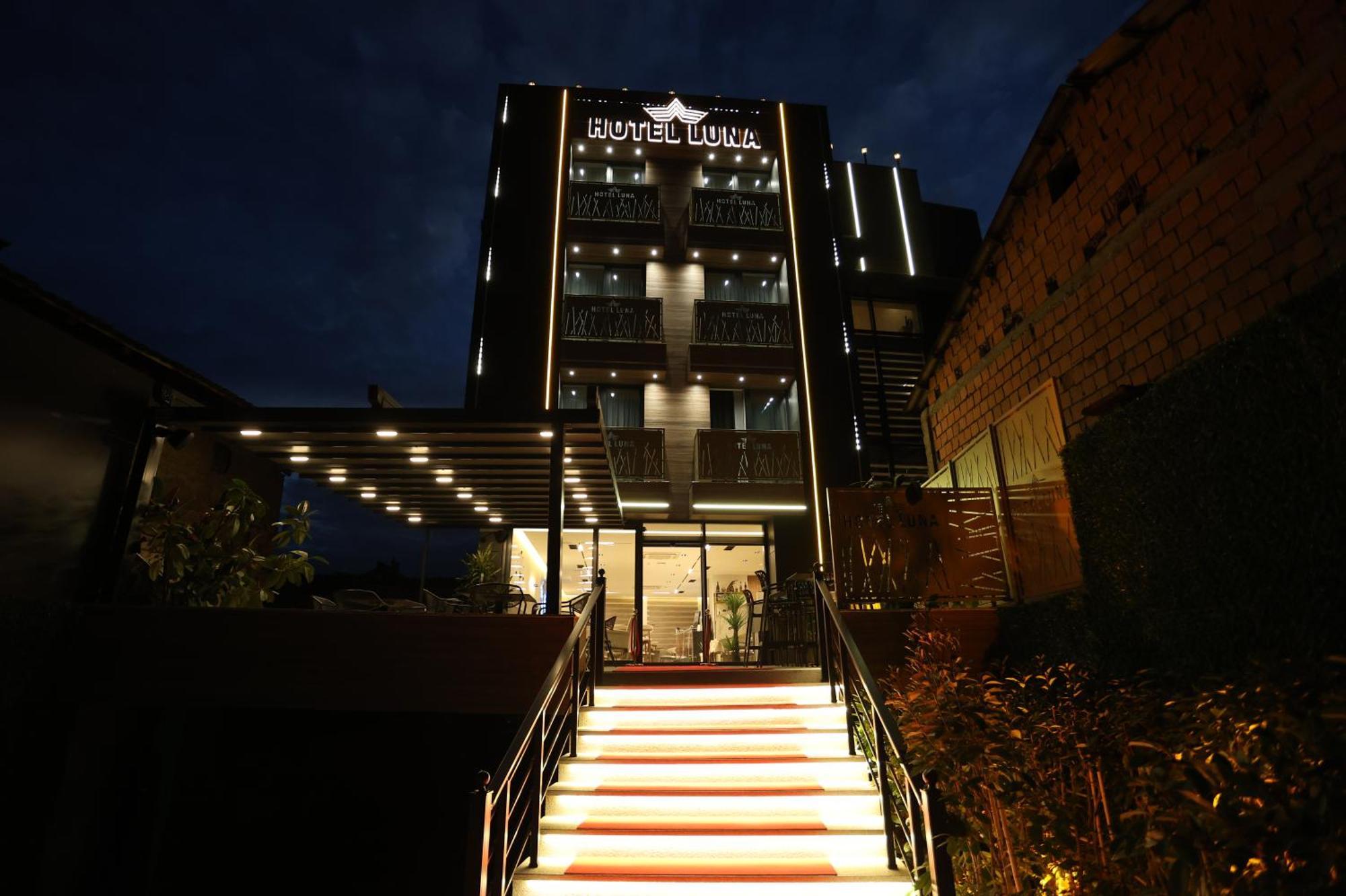 Hotel Luna Призрен Экстерьер фото