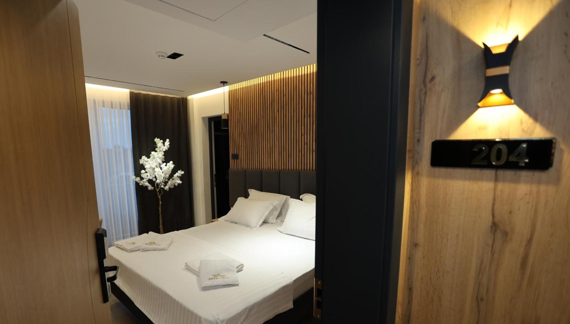 Hotel Luna Призрен Экстерьер фото