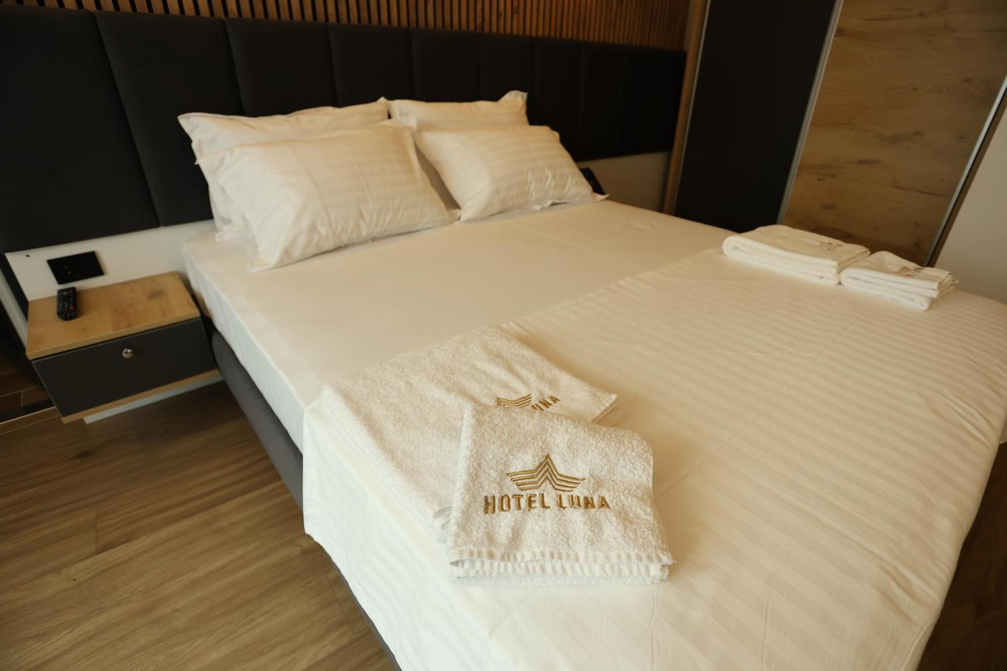 Hotel Luna Призрен Экстерьер фото