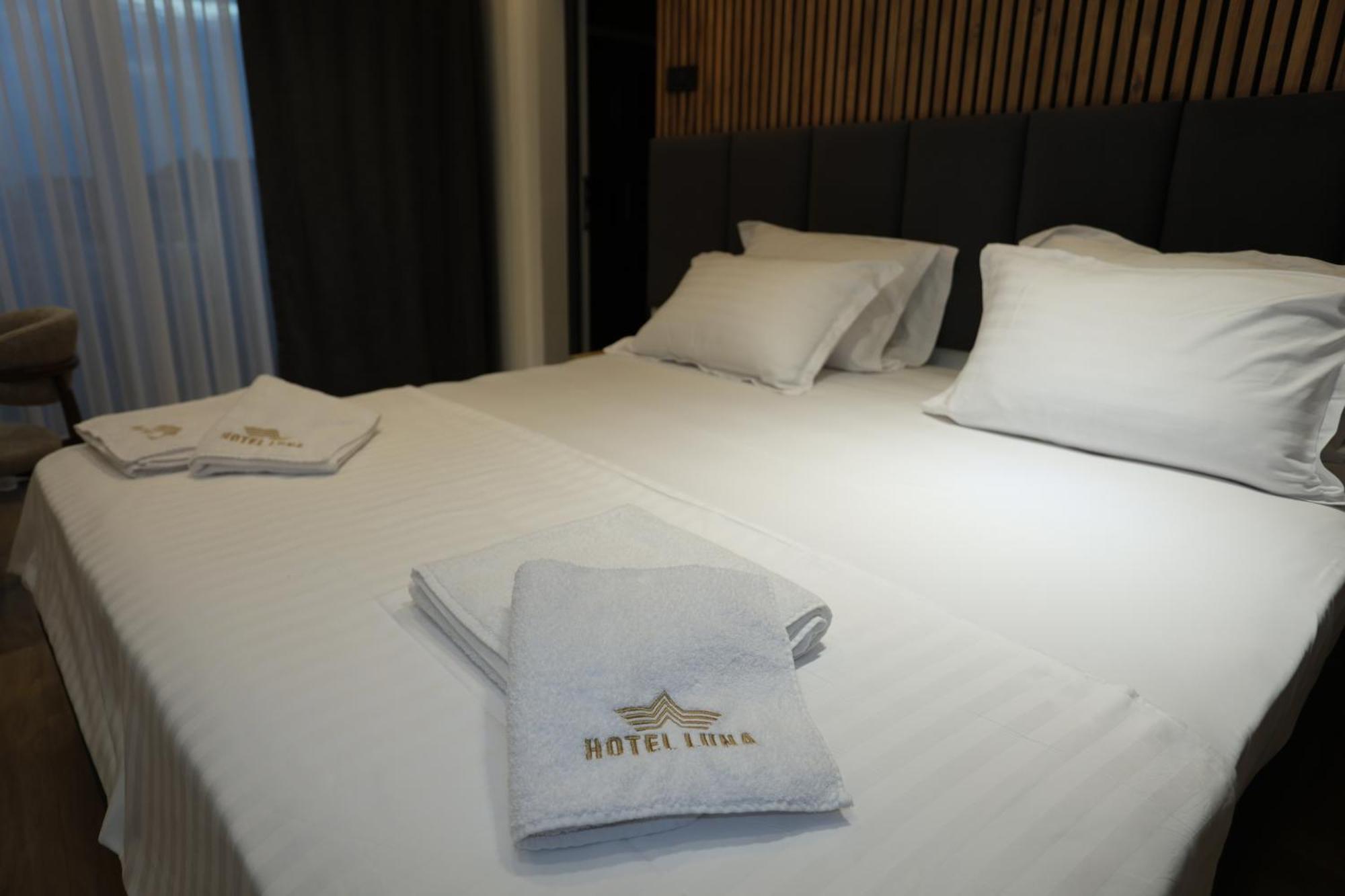 Hotel Luna Призрен Экстерьер фото
