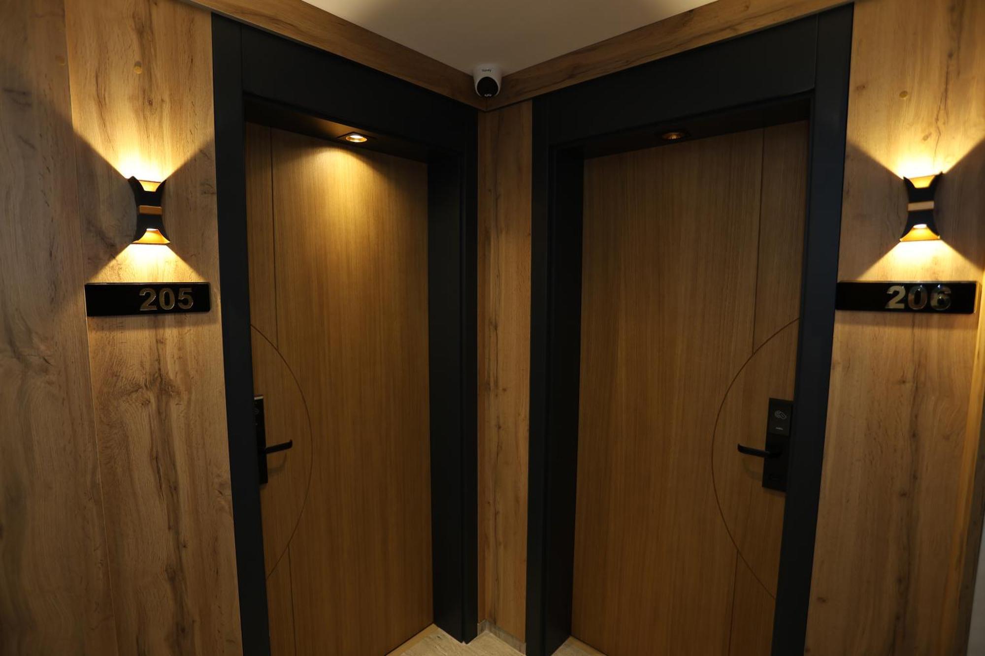 Hotel Luna Призрен Экстерьер фото