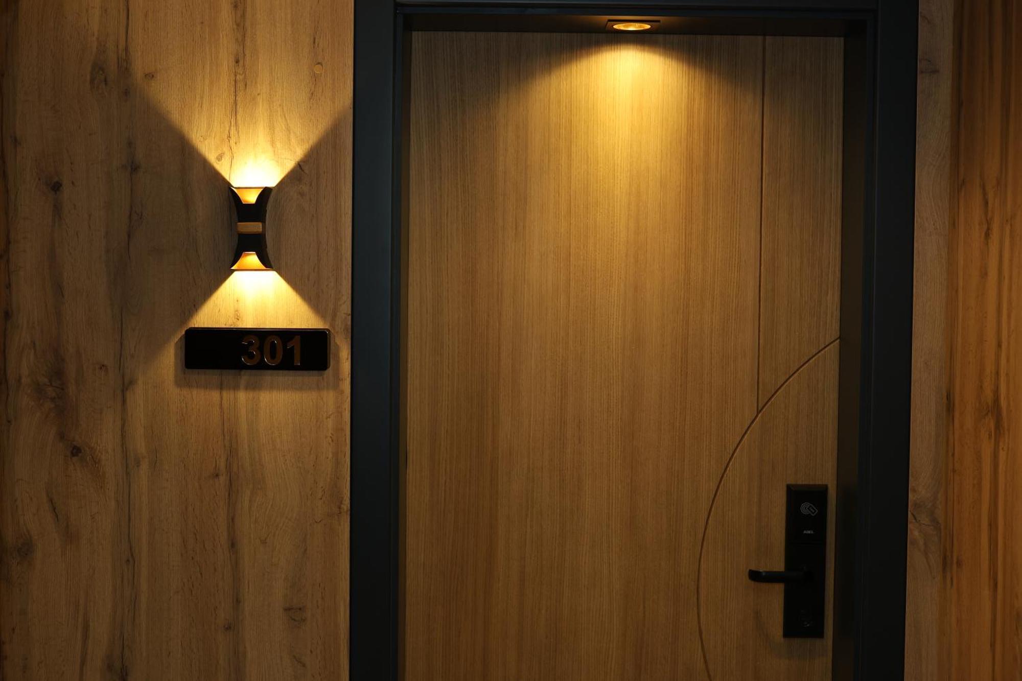Hotel Luna Призрен Экстерьер фото