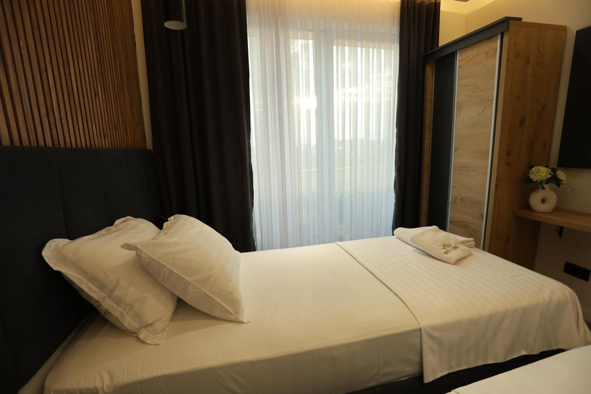 Hotel Luna Призрен Экстерьер фото