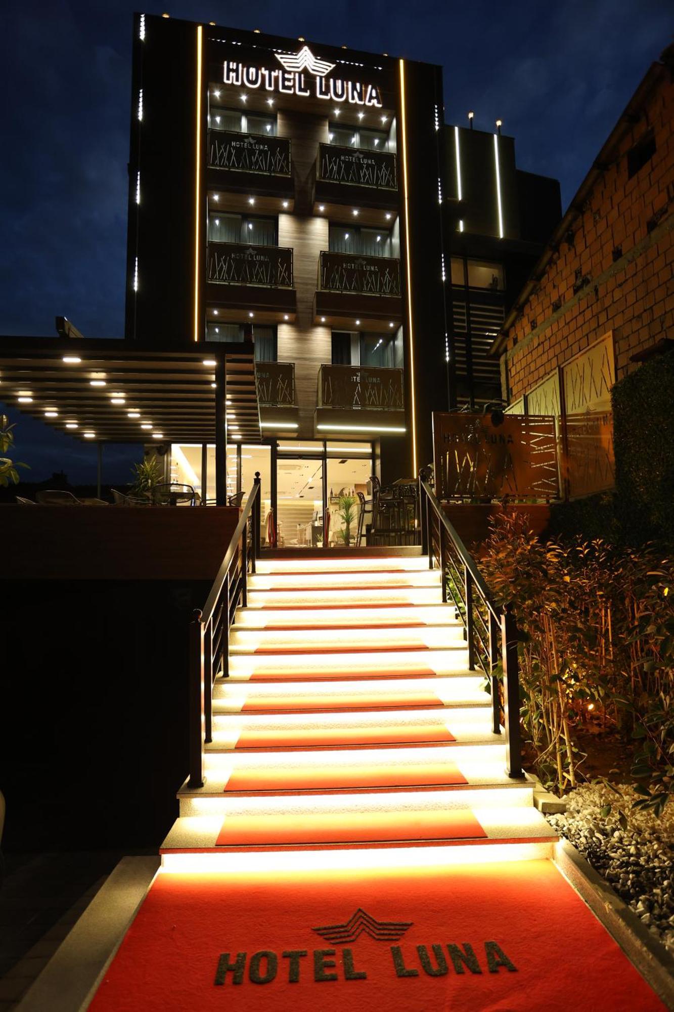 Hotel Luna Призрен Экстерьер фото