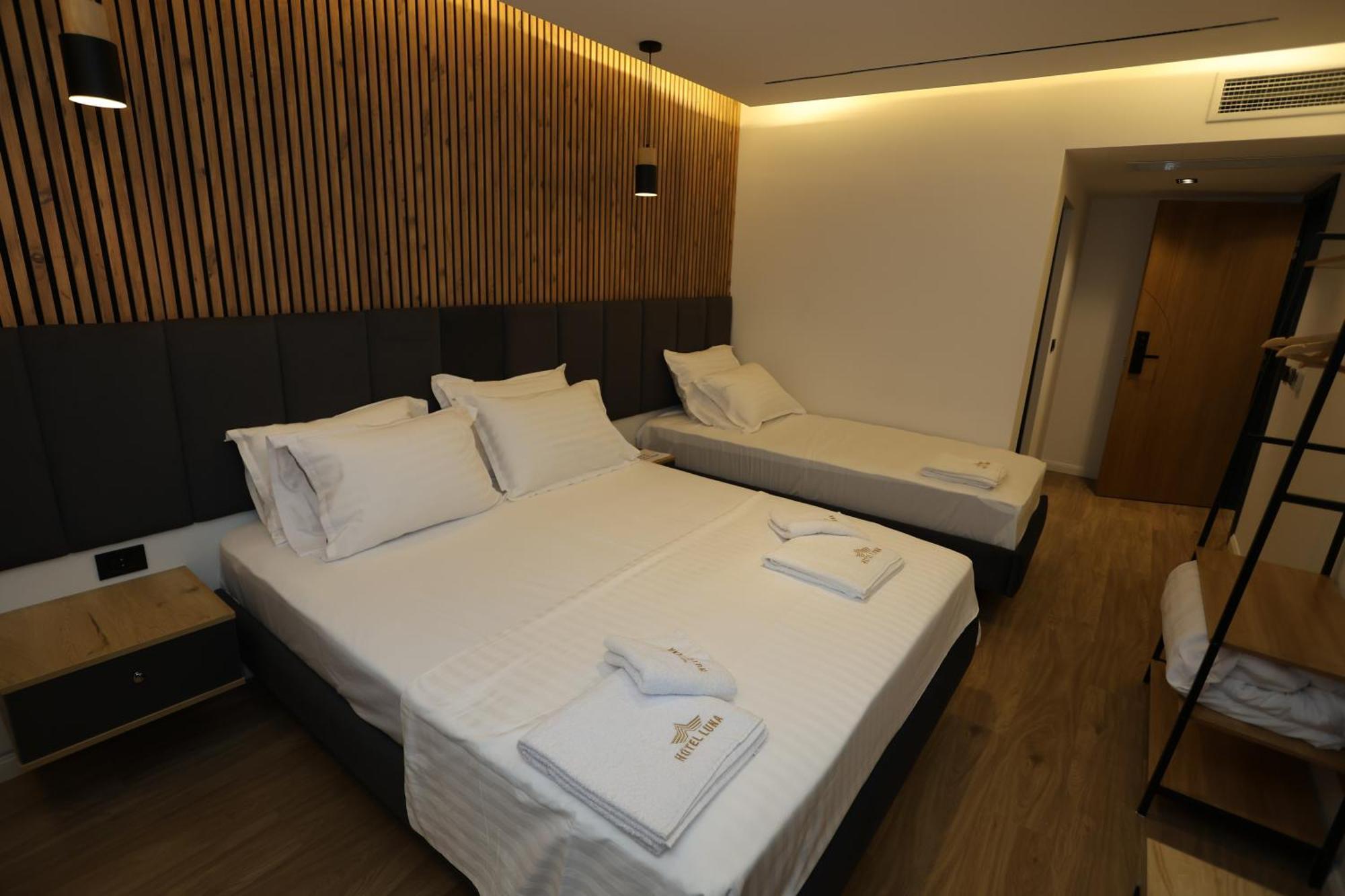 Hotel Luna Призрен Экстерьер фото