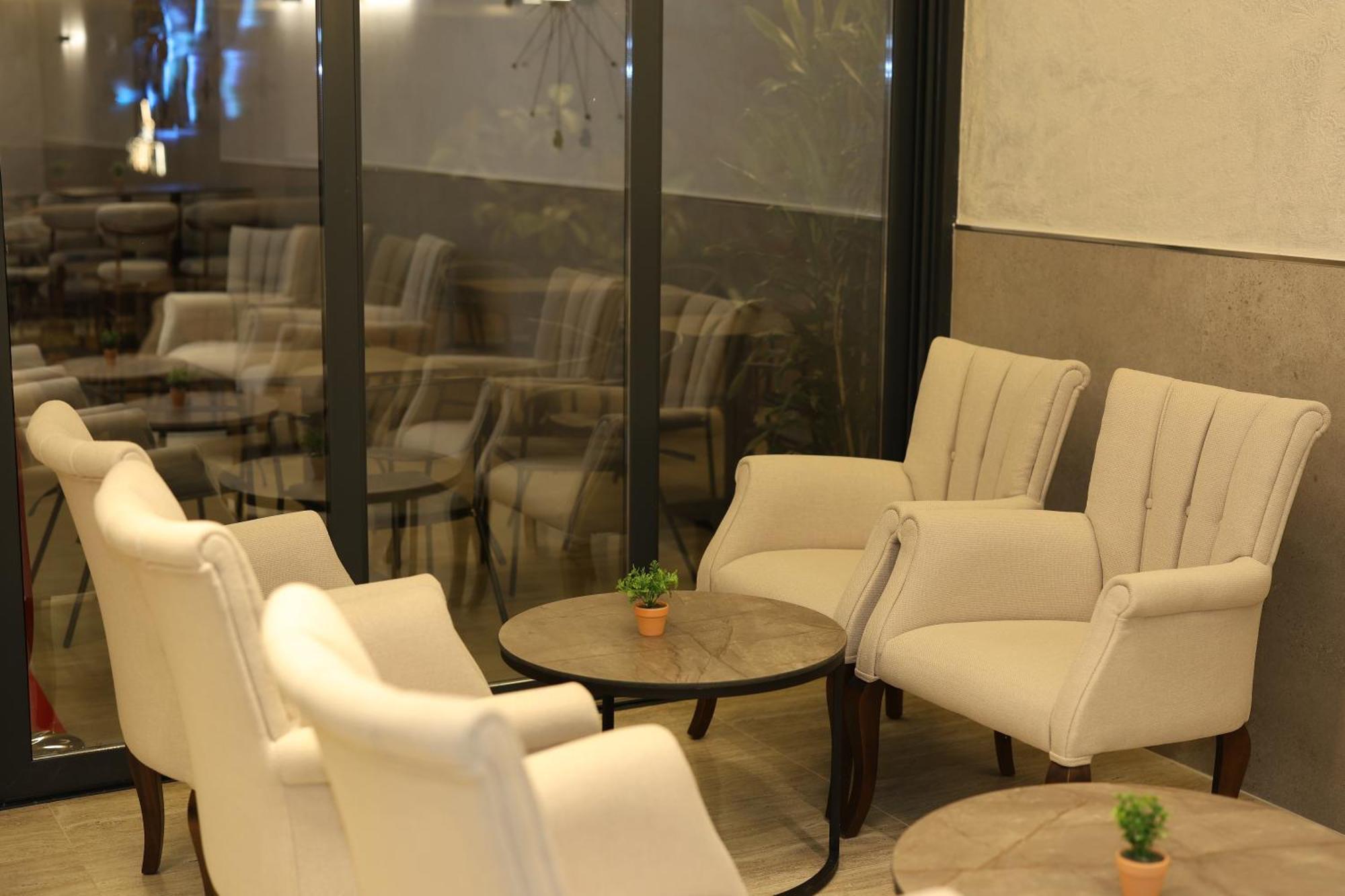 Hotel Luna Призрен Экстерьер фото