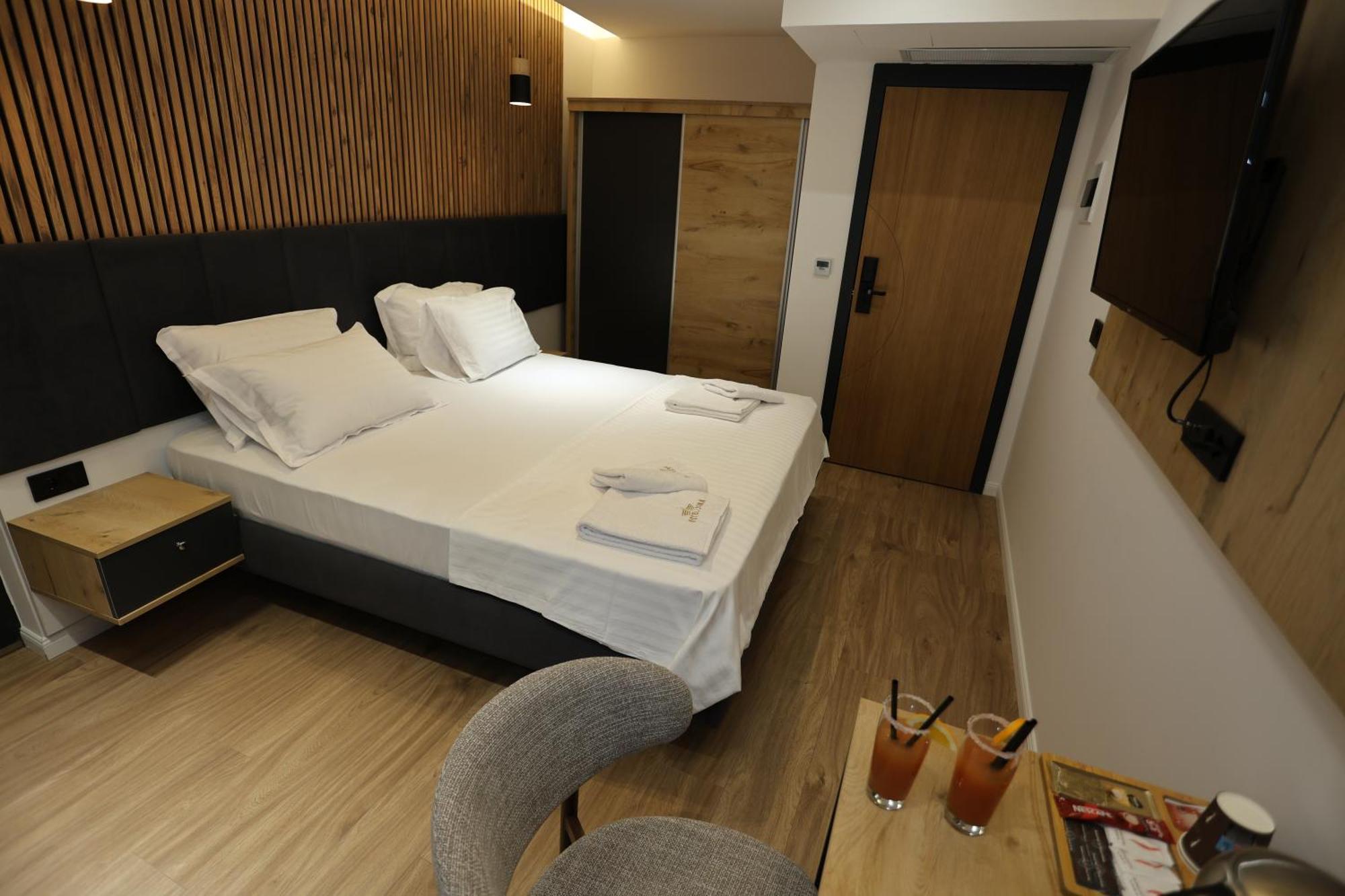 Hotel Luna Призрен Экстерьер фото