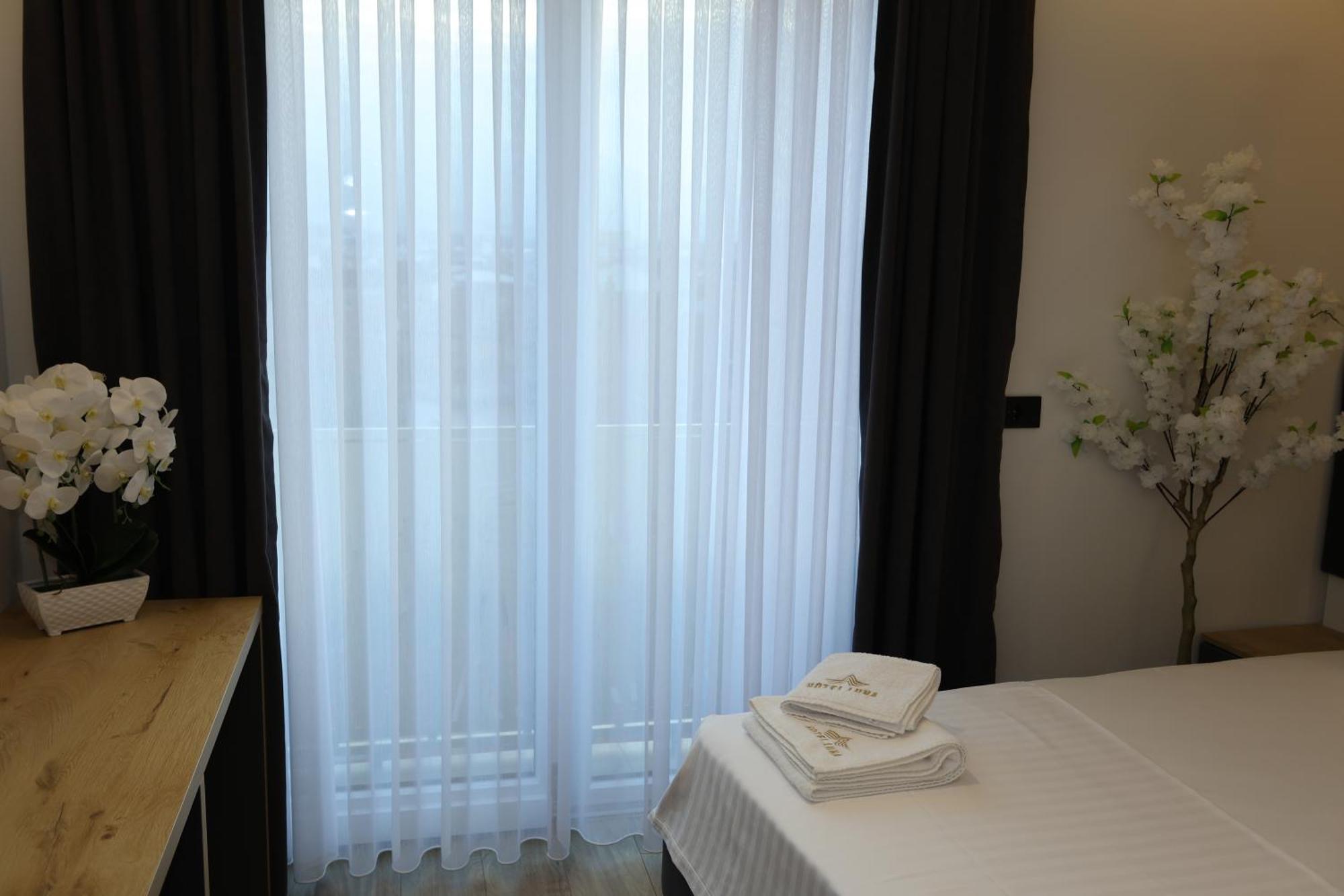 Hotel Luna Призрен Экстерьер фото