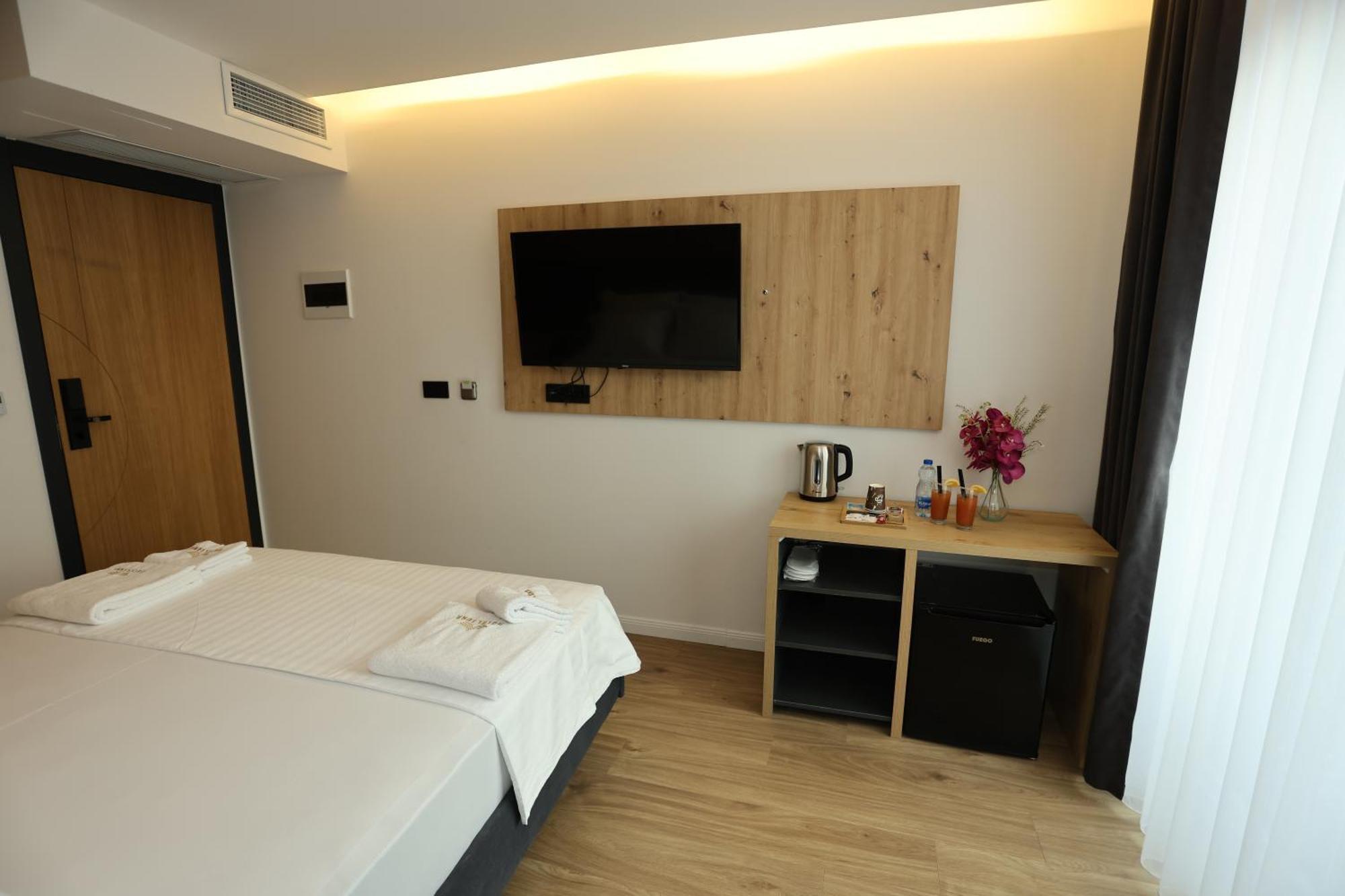 Hotel Luna Призрен Экстерьер фото
